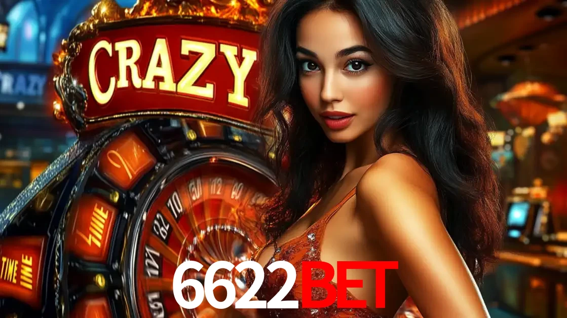 Mulher glamourosa olhando para a câmera com a roda vermelha do Crazy Time ao fundo em um ambiente de cassino, destacando a emoção dos jogos ao vivo no 6622bet.
